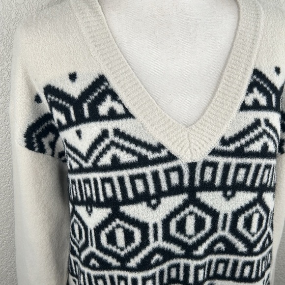 RD Style Black & Cream Tribal Oversized V-Neck Long Sleeve Knit Sweater Size XS - Picture 2 of 8